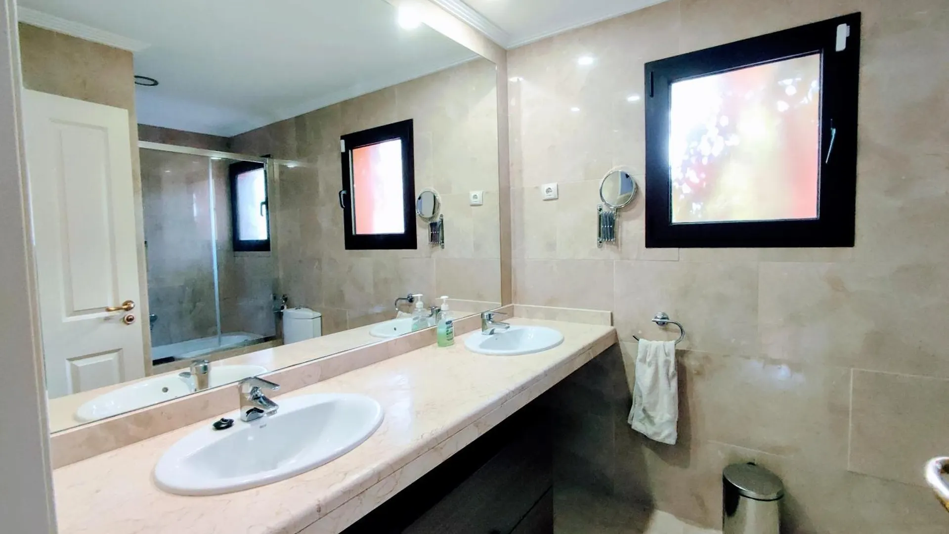 Paraiso Galera - Apartamento Con Piscina Estepona 0*,